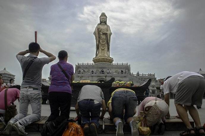 不同的地方在祭拜观音菩萨的时候有著不同的规矩,但无论哪个地方都