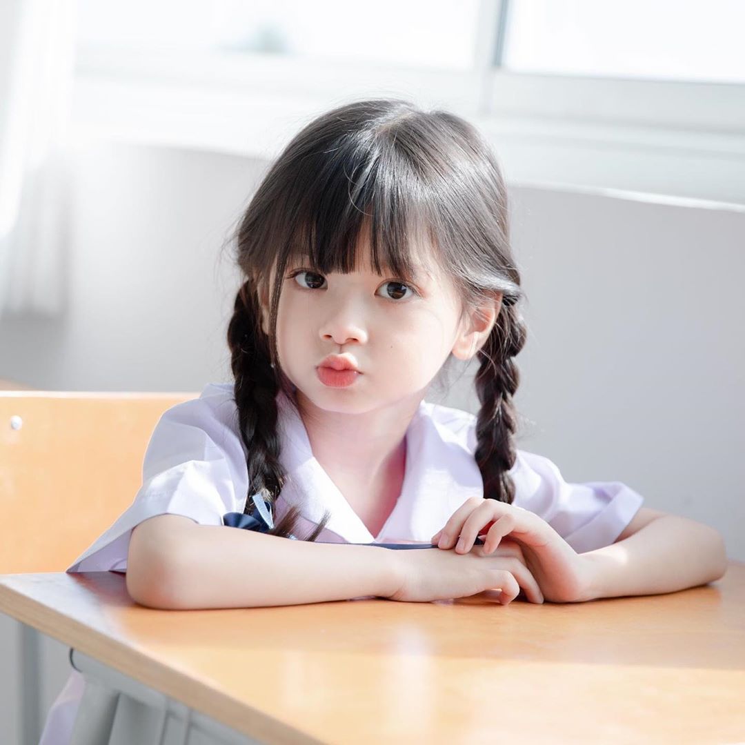 【Cosplay欣赏】6岁混血萝莉还原《鬼灭之刃》坠姬，魅惑造型引日本网友不满！ – 一起萌